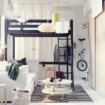 Cama sobre la mesa