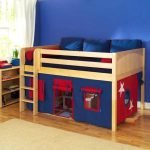 Sala de juegos debajo de la cama