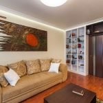 Estantes sobre la puerta