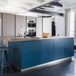 Cocina en tonos azules.