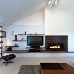 Chimenea cerca del televisor
