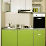 Cocina lineal verde