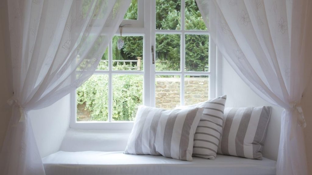 ธรณีประตูหน้าต่างในการออกแบบของอพาร์ทเม้น