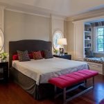 Dormitorio con cama marron