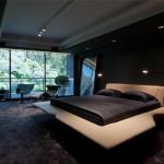 Grandes ventanas en el dormitorio