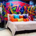 Graffiti en el diseño de la habitación.