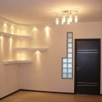 Decoración de pared con pladur en el pasillo