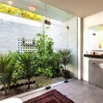 Jardín de invierno cerca del baño