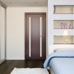 Las puertas se abren en el dormitorio