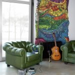 Guitarra contra la pared