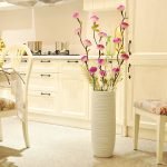 Muebles brillantes en la cocina