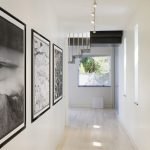 Varias pinturas en una fila