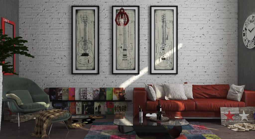 Interior estilo loft con cuadros.