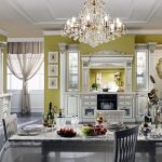 Cocina con muebles blancos