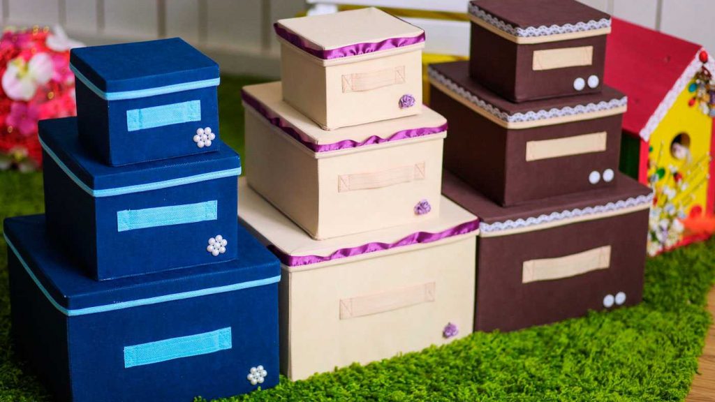 Többszínű tárolódobozok