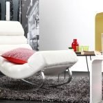 Sillón en el interior en un estilo moderno.