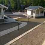 Lámparas a lo largo de la pista