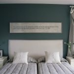Pintando sobre la cama