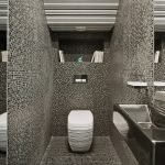 Mosaicos grises en diseño de baño