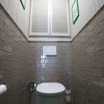 Azulejo texturizado en el baño