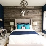Paredes azules y textiles