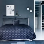 Muebles azules y decoración