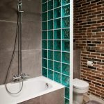 Partición entre baño y ducha