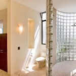 Interior de un baño con nicho