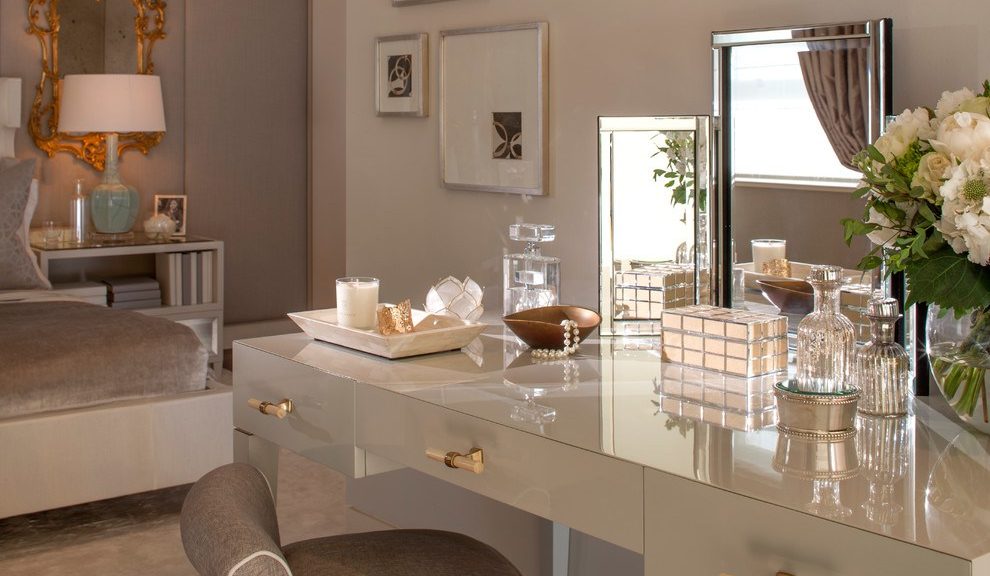 Toaletní stolek v interiéru