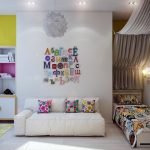 Cortina sobre la cama