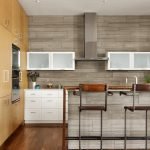 Muebles blancos en la cocina.