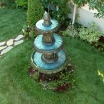 Fuente en el centro del jardin