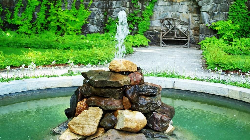 น้ำพุตกแต่งสำหรับที่อยู่อาศัยในฤดูร้อน