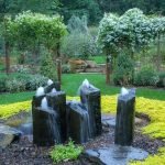 Varias fuentes en piedra