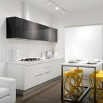 Cocina combinada con sala de estar.