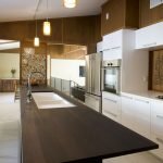 Lámparas sobre la mesa