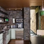 Cocina decorada con piedra.