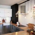 Cuadro negro sobre un fondo de azulejos blancos