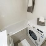 Lavadora en el baño