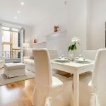 Comedor con sala de estar.