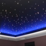 Techo en forma de cielo estrellado.