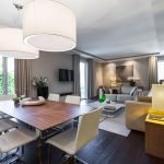 Opción de organizar muebles en un apartamento de tres habitaciones.