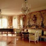 Piano junto a la ventana