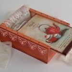 Caja para guardar objetos pequeños en la cocina.
