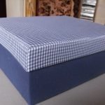 Caja azul con tapa a cuadros