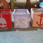 Cajas para niños en estilo marinero.