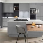 Muebles grises en la cocina