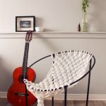Guitarra contra la pared