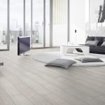 Colocación de cubierta de parquet en el apartamento
