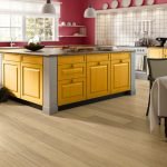 Parquet en el diseño de la cocina.